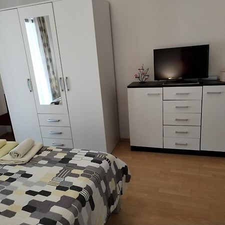 Apartments Erika Пула Екстериор снимка