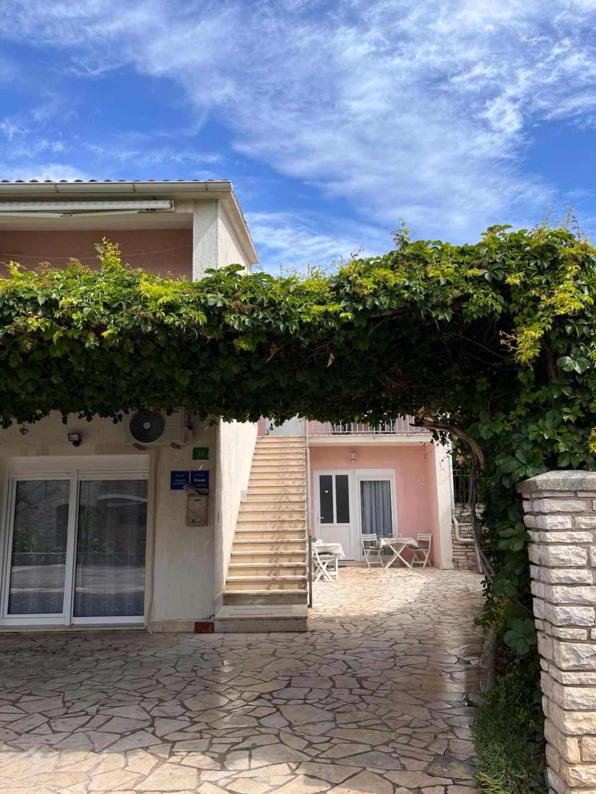 Apartments Erika Пула Екстериор снимка